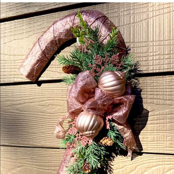 Pink Christmas Wreath Peppermint form - Picture 1 of 3